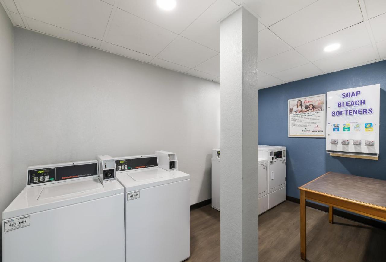 Hometowne Studios By Red Roof Newport News - Hampton West Luaran gambar